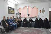 دیدار مشاور معاونت تعاون و امور اجتماعی بنیاد شهید مرکز با خانواده شهیدان «جهانگیر طولابی و احسان حسینی» از شهدای جنگ رمضان 